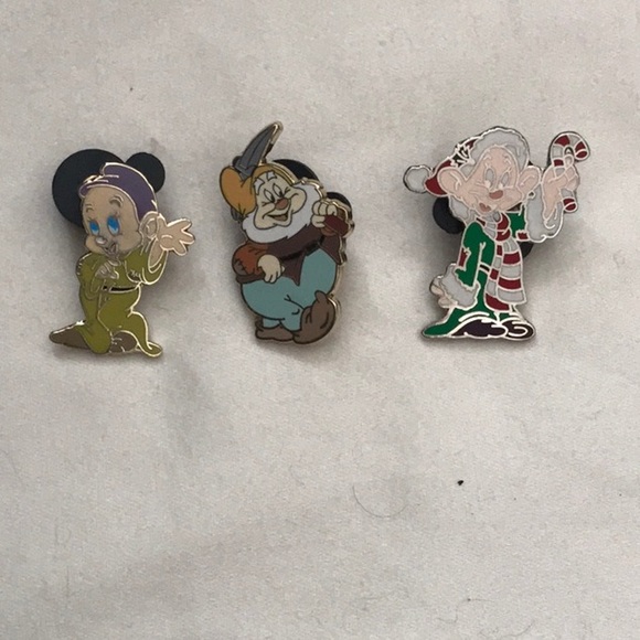 Sold   12 pin Seven Dwarf bundle - Picture 5 of 6
